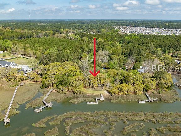 3rd image of 141 Cherry Point Rd S