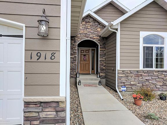 2nd image of 1918 Yellowstone Cir