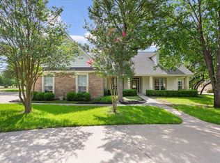 901 Salado Oaks Dr, Salado, TX 76571