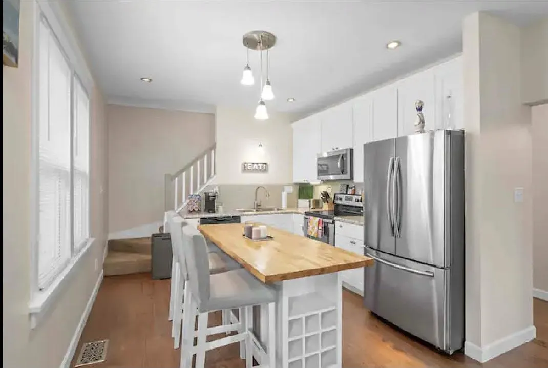 3 bed, 1400 sqft, $2,500 — Photo 3