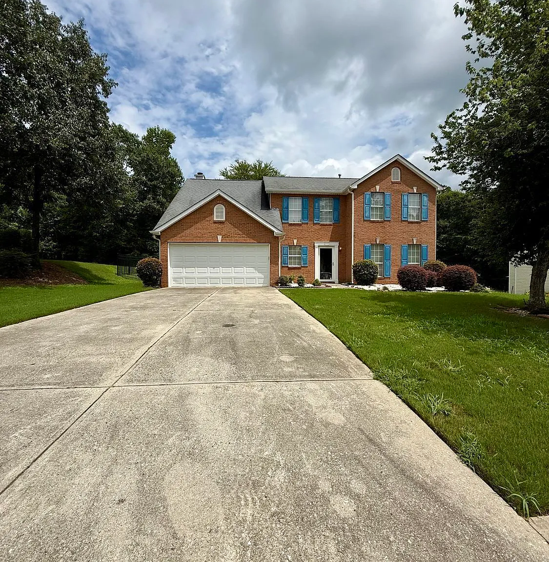 4 bed, 2.5 bath, 2723 sqft, $2,295 — Photo 2