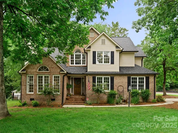 901 Brighton Dr, Kannapolis, NC 28081