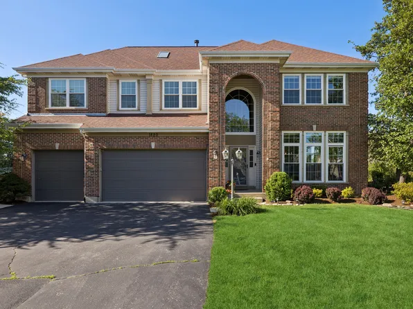 1820 Broadsmore Dr, Algonquin, IL 60102
