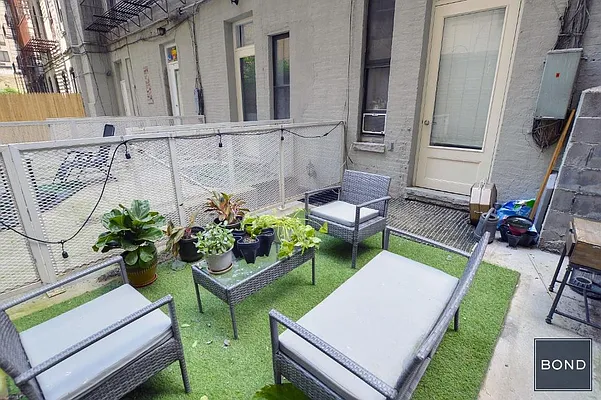 Rented by Bond New York | media 11