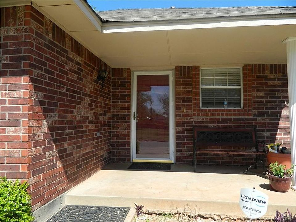 1st image of 605 SE 13th St