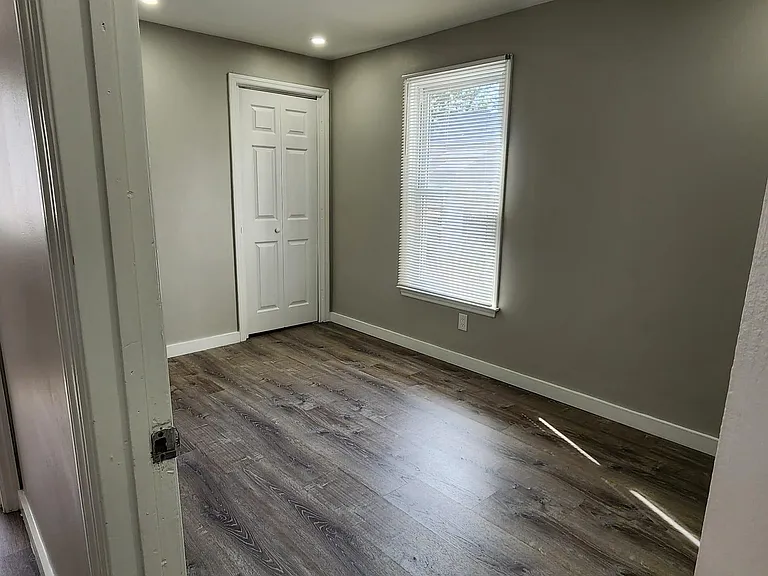 333 W Clinton St #1 — Photo 6
