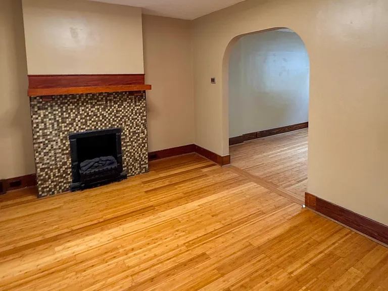 1616 Leolyn St — Photo 4