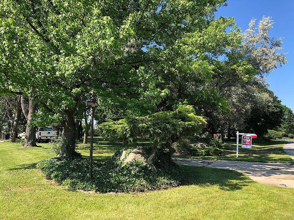 1st image of 45510 Lilac Ln