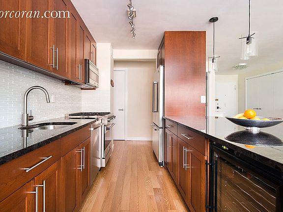2nd image of 370 E 76th St APT C609