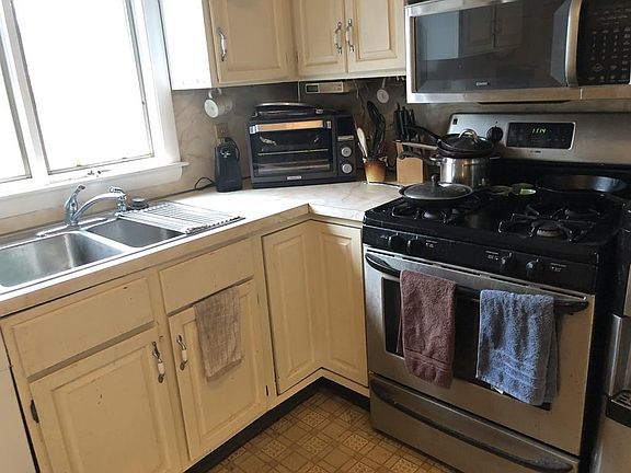 4th image of 102 Sprague St