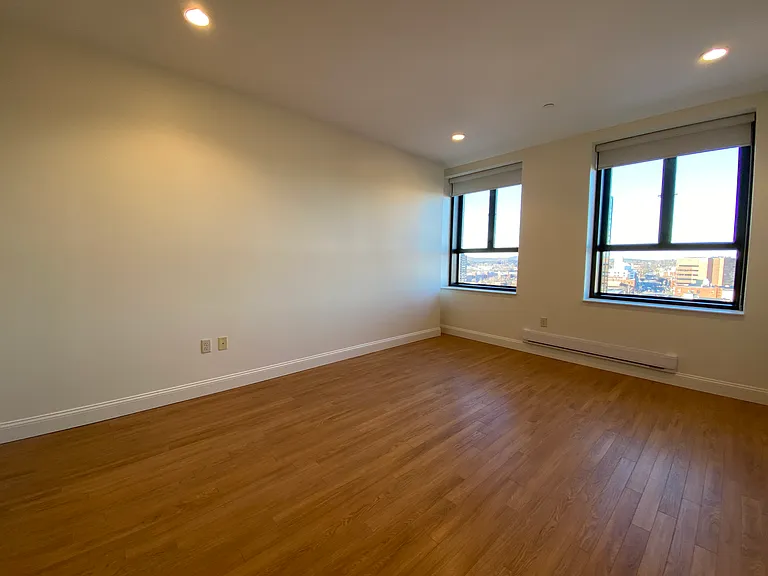 Red Oak at 875 Elm Street — Photo 31