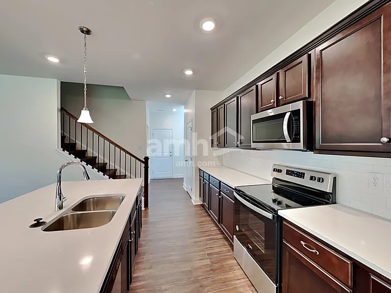 2072 Windsor Park Ave — Photo 4