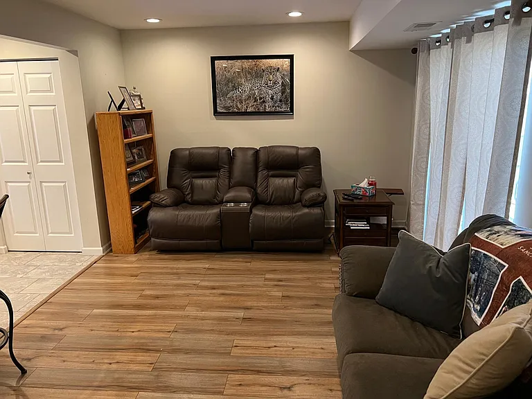 93 Stonegate Vlg — Photo 2
