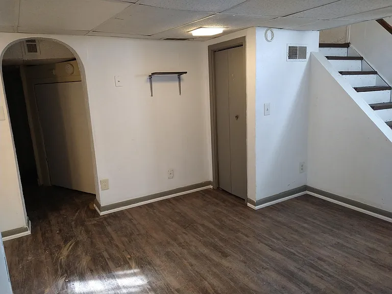 448 W 9th St #6 — Photo 2