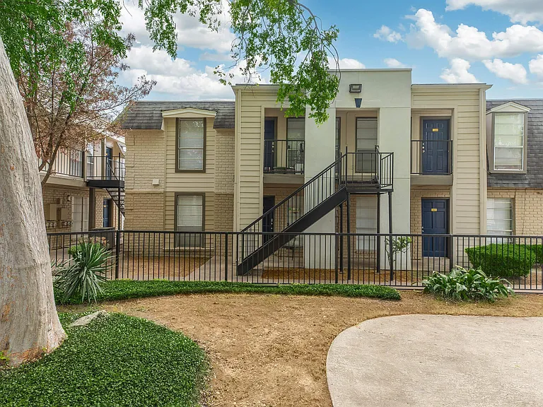 Galleria Flats Apartments — Photo 21