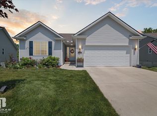 4443 Cross Creek Blvd, Burton, MI 48509
