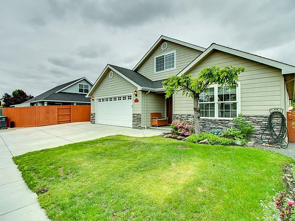 3rd image of 2411 Maple Park Dr