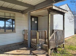 208 Park Ave, Electra, TX 76360