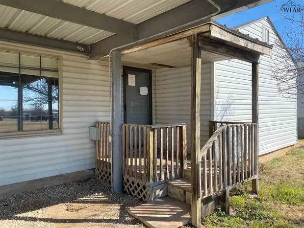 208 Park Ave, Electra, TX 76360