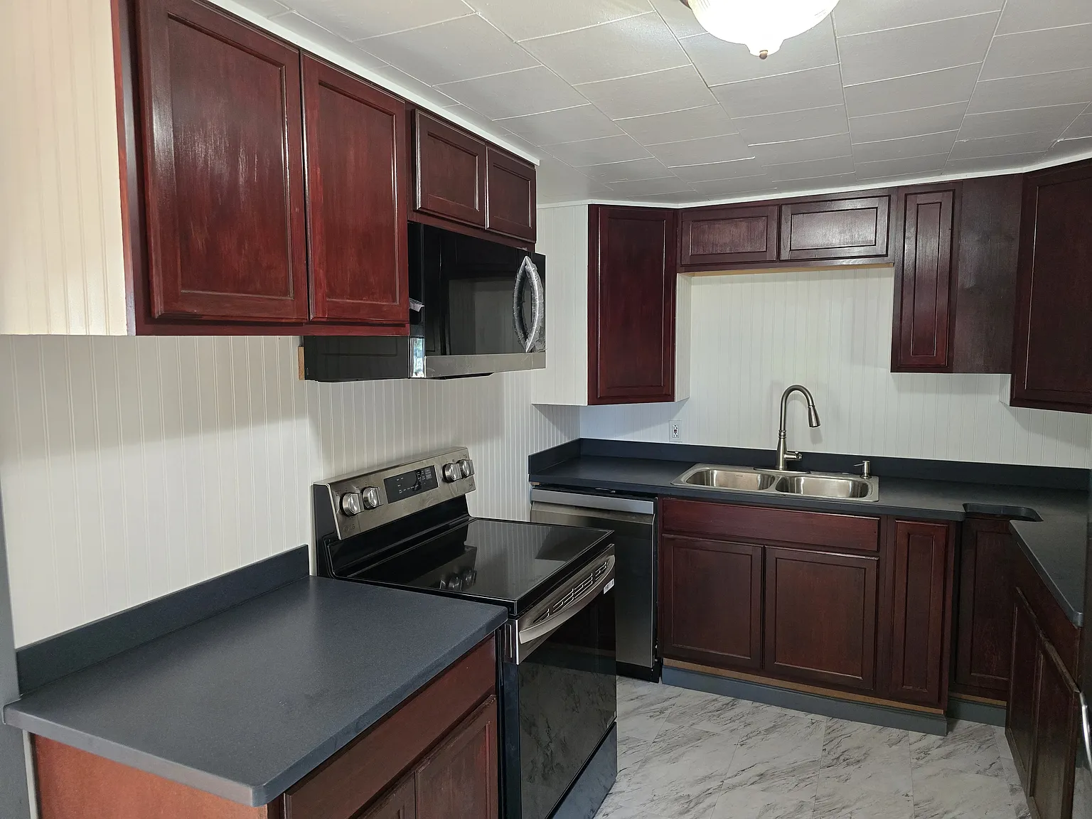 4 bed, 1365 sqft, $1,100 — Photo 3