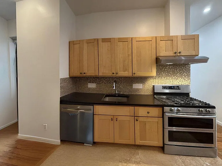 87 Graham Ave #1 — Photo 11