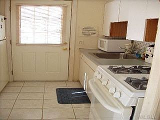 5th image of 2 Gail Ct
