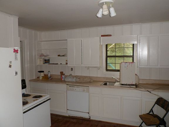 3rd image of 1585 McFadden Dr