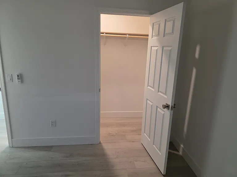 2943 E Beck Ln #4 — Photo 4