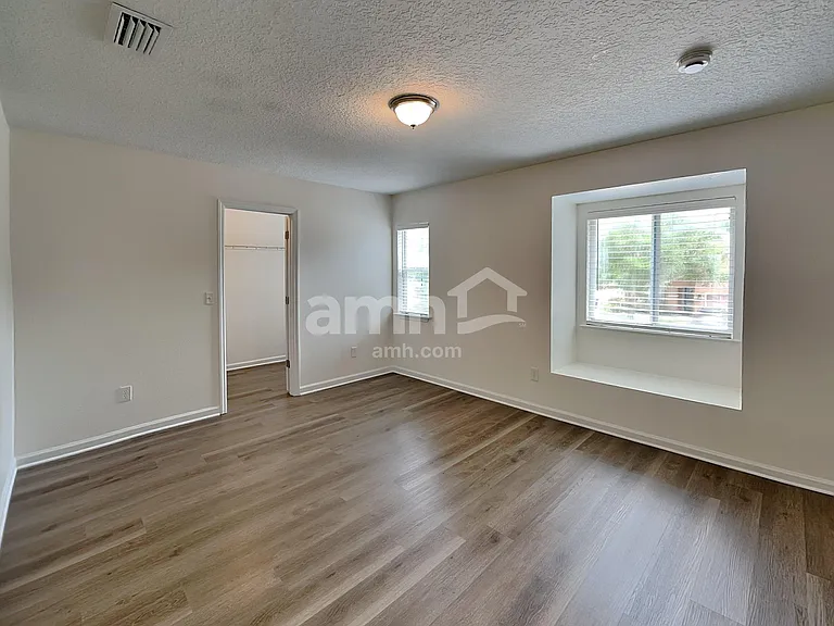 385 Bostwick Cir — Photo 19