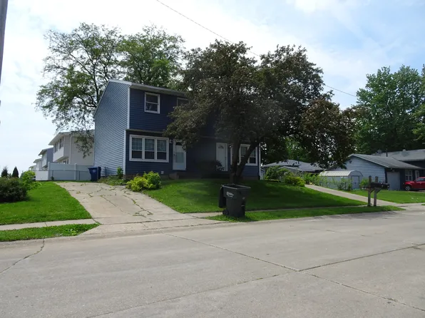 1705 W 55th St, Davenport, IA 52806