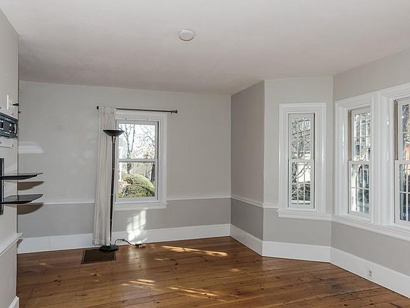 4th image of 30 Ashland St