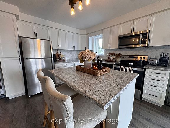 4th image of 160 Rochefort St #D8