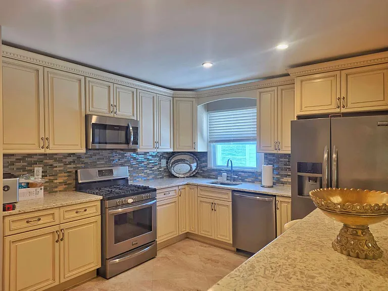 352 Elverton Ave #2 — Photo 5