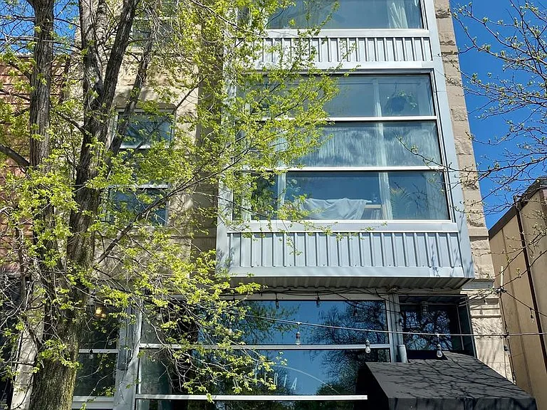 2824 W Armitage Ave — Photo 2