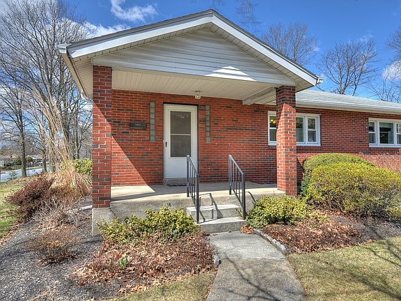2nd image of 3514 Cloverfield Rd