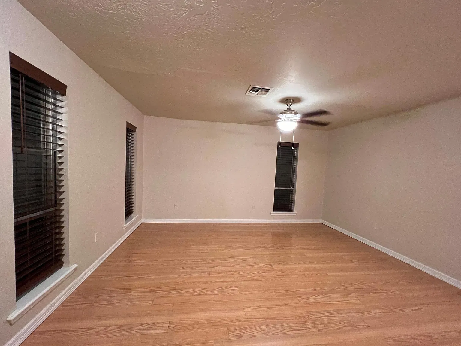 3 bed, 1700 sqft, $1,550 — Photo 4
