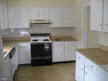 2nd image of 136 Fairfield Dr