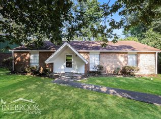 1139 Oak Glen Pl, Jackson, MS 39212