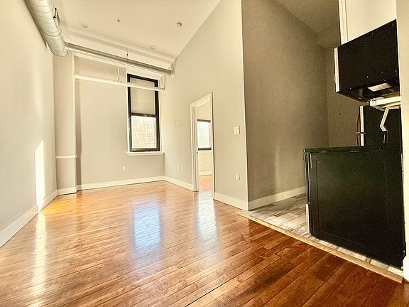 3rd image of 1519 S 17th St #211