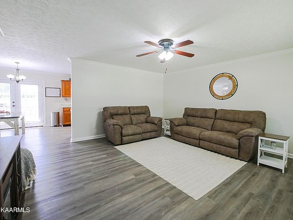 3rd image of 141 Meadow View Ln