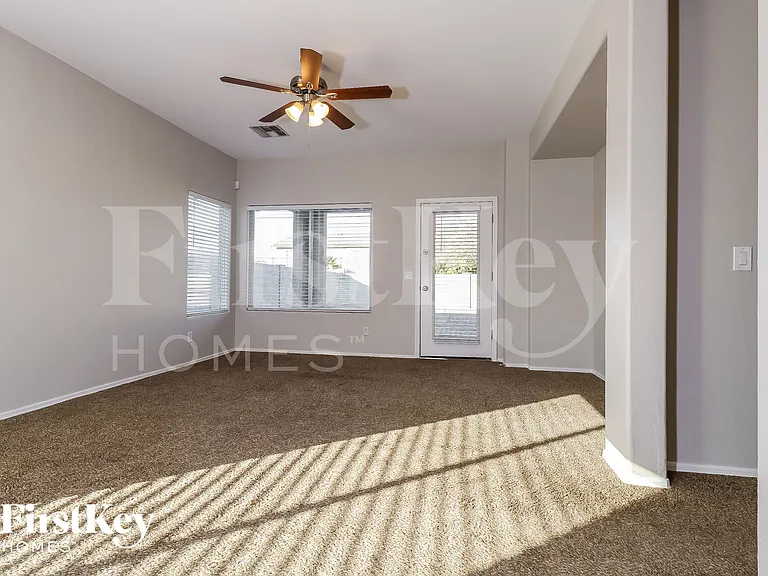 110 N 118th Ave — Photo 8