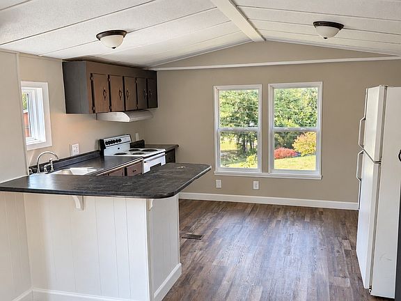 5th image of 1301 Dockery Ln SE