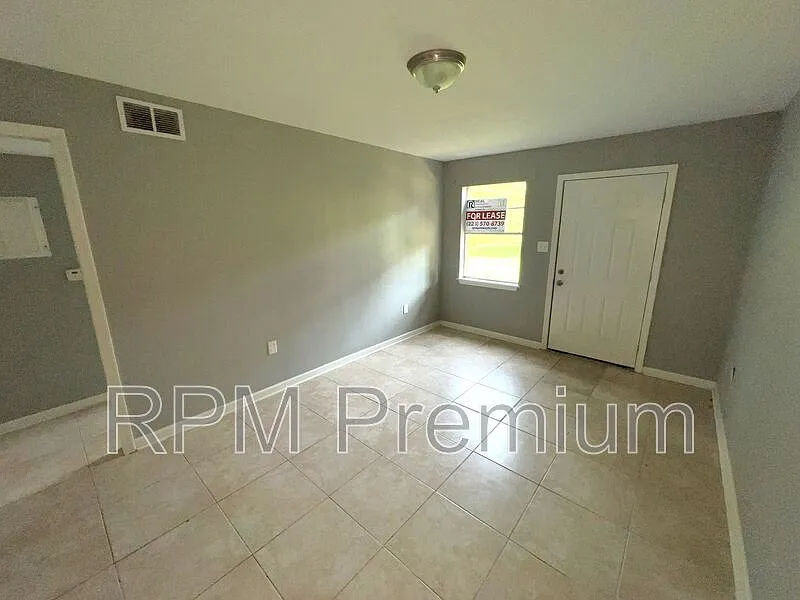 2 bed, 1.0 bath, 700 sqft, $825 — Photo 3