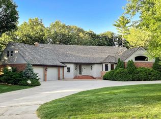 1414 E Edgewood Rd, Sioux Falls, SD 57103