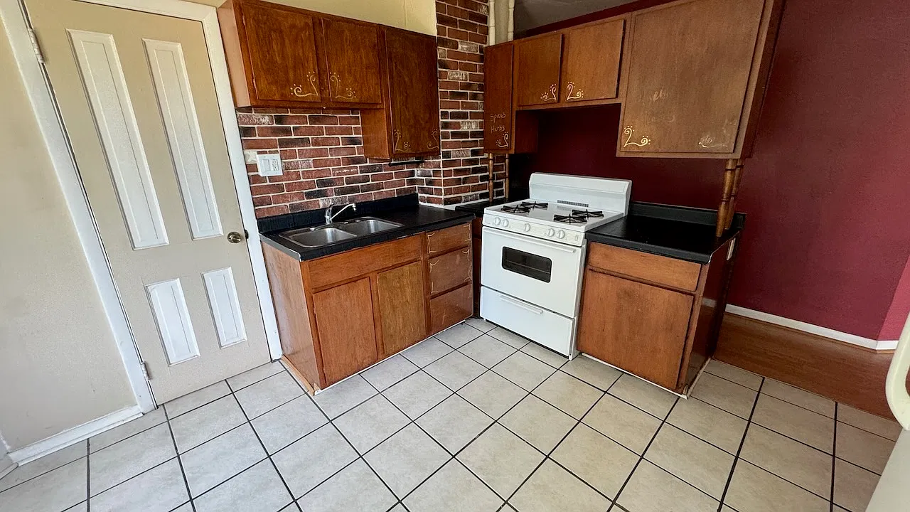 1101 Race Street — Photo 4