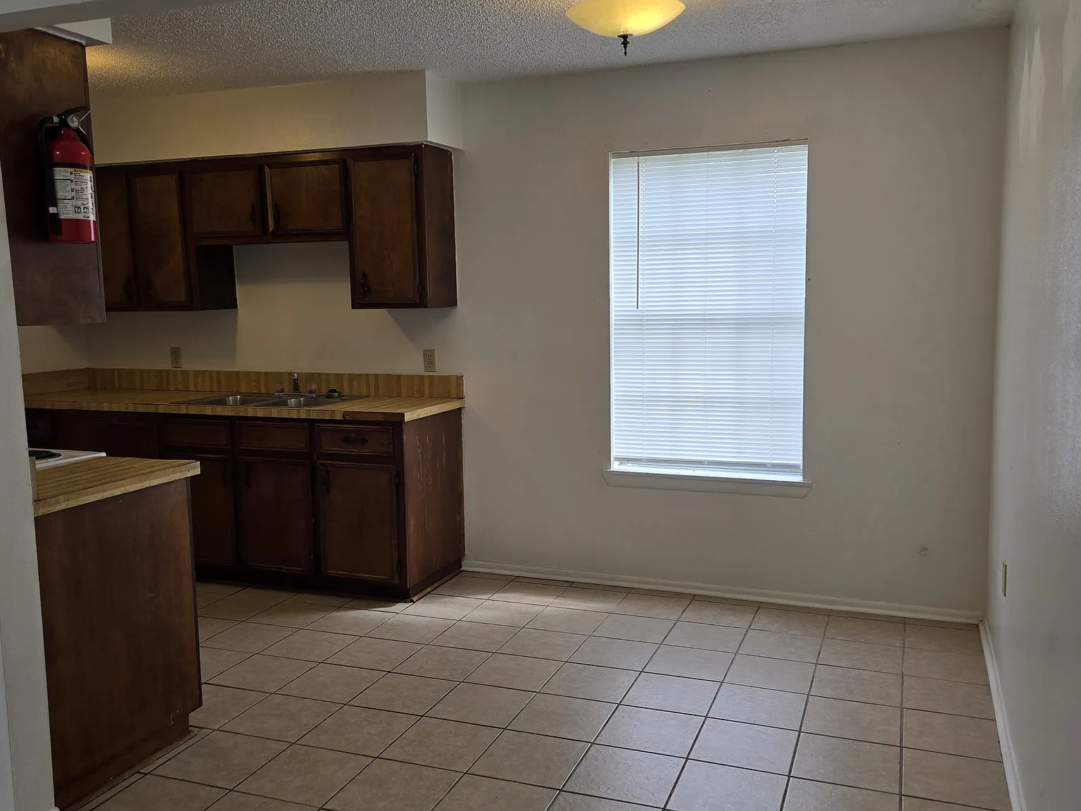 100 Melrose Dr #1 - 1 — Photo 4