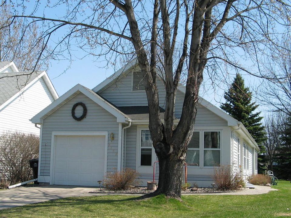 1st image of 2453 Glen Cir