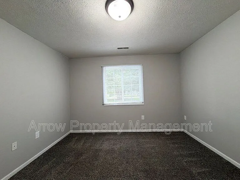 535 S Oak St #3 — Photo 8