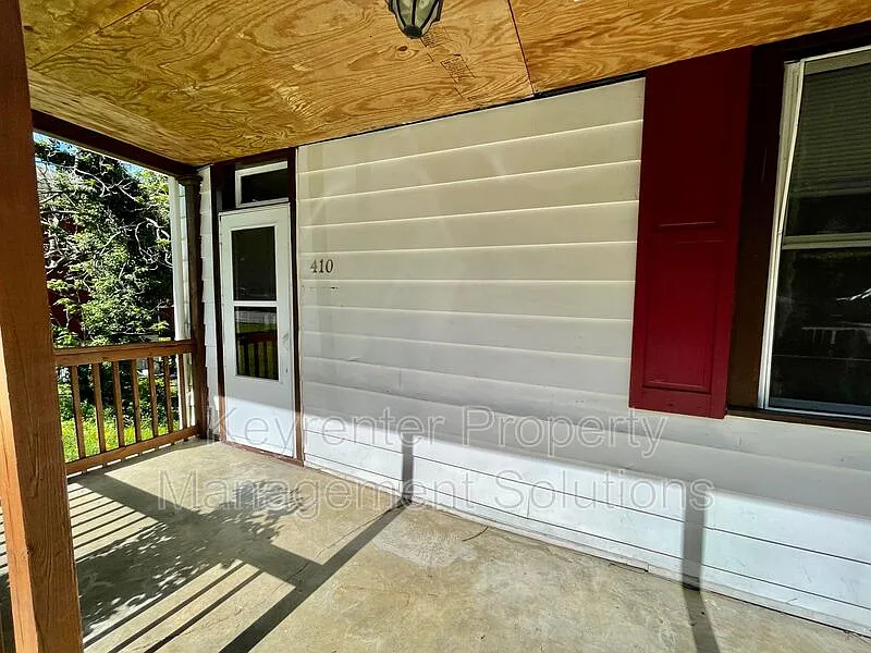2 bed, 1.0 bath, 748 sqft, $1,175 — Photo 3