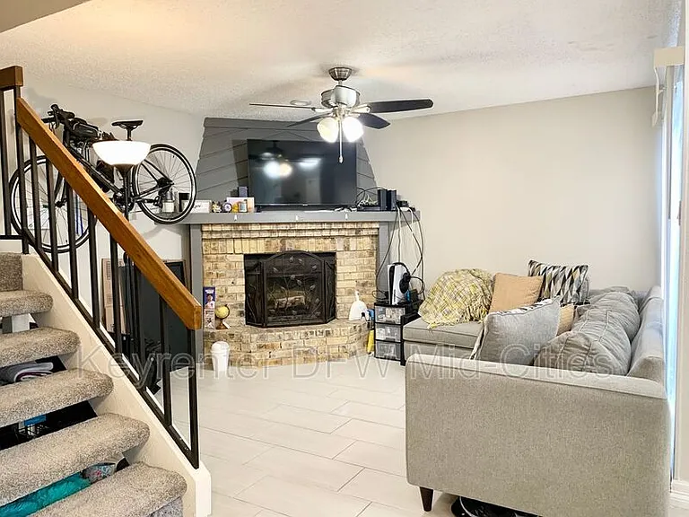 2623 Piedras Dr — Photo 6